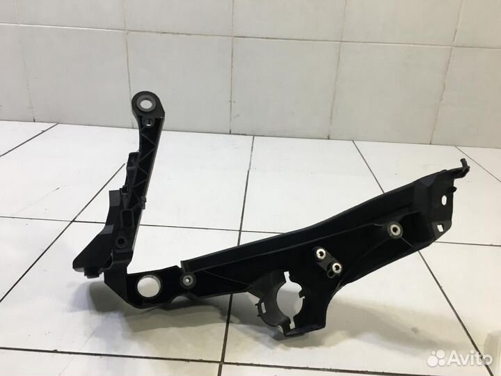 Кронштейн фары правый Audi А4 В8 8K2