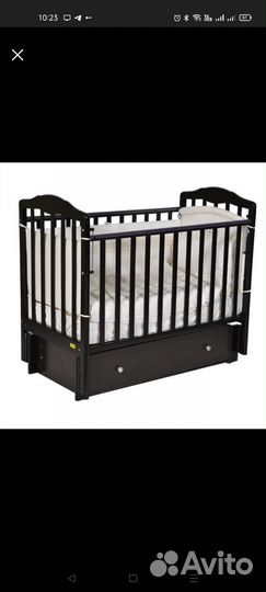 Детская кроватка с маятником