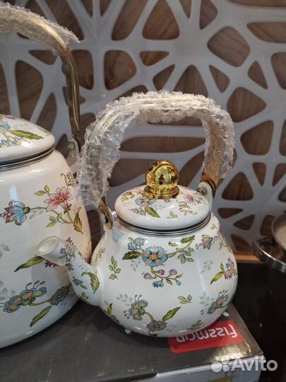 Набор чайников эмалированных новый