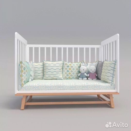 Детская кроватка с маятником