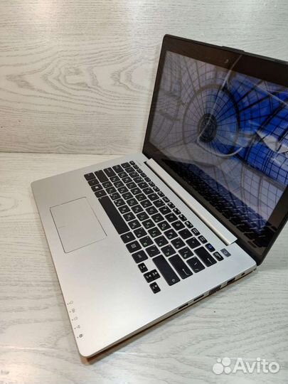 Asus S300/13'3/4озуSSD256/i5-3317u идеал