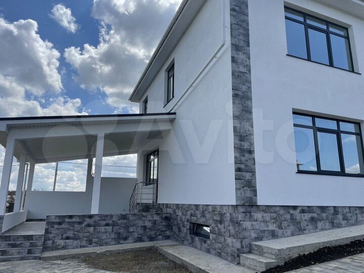 Дом 352,6 м² на участке 9,1 сот.