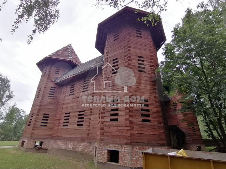 Дом 2000 м² на участке 52 сот.