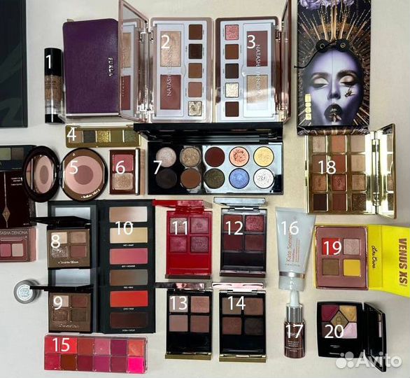 Палетки теней, кисти для макияжа, сумка стилиста