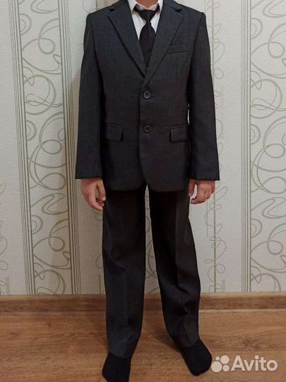 Школьная форма мальчика серая