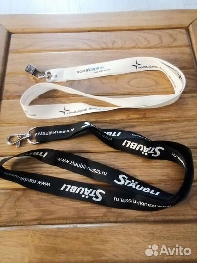 Шнурок для бейджа