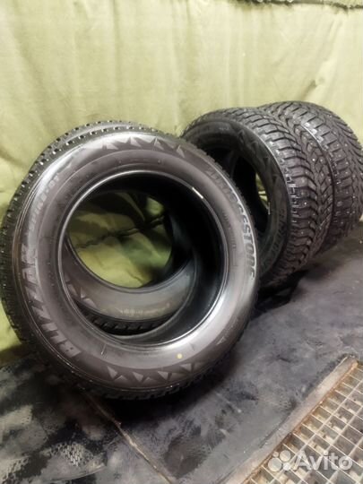 Bridgestone Blizzak Spike-01 235/60 R17
