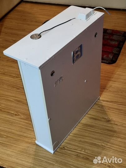 Полка настенная навесная белая