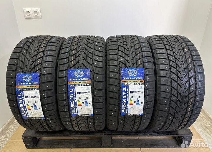 Tri Ace Snow White II 255/35 R20 56J