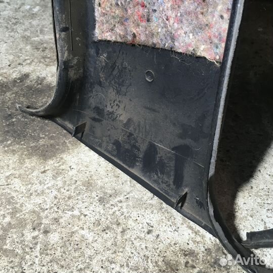 Обшивки стоек BMW e34