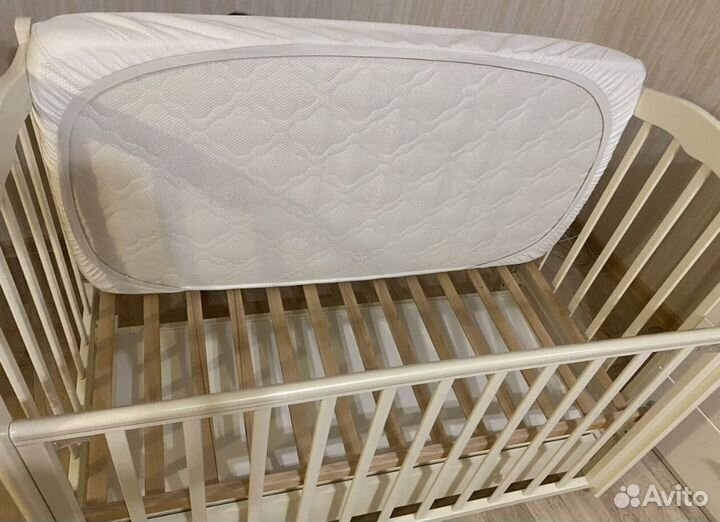 Кровать с маятником