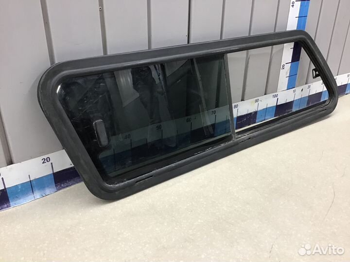 Стекло кузовное глухое левое Mitsubishi L200 (KB)