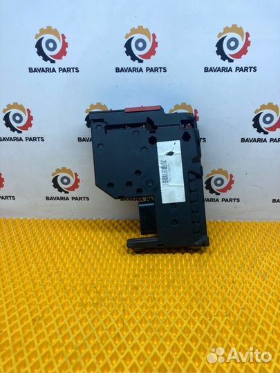 Распределитель тока. Плюсовая клемма Mercedes E