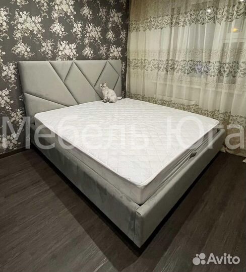 Кровать