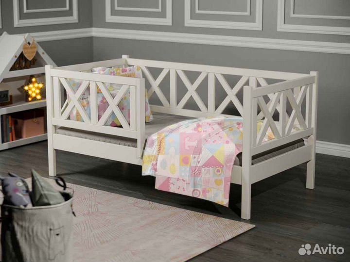 Кроватка от 2х лет из натурального дерева с бортик