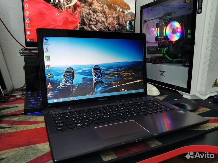 Отличный ноутбук Lenovo Z570, вложений не требует