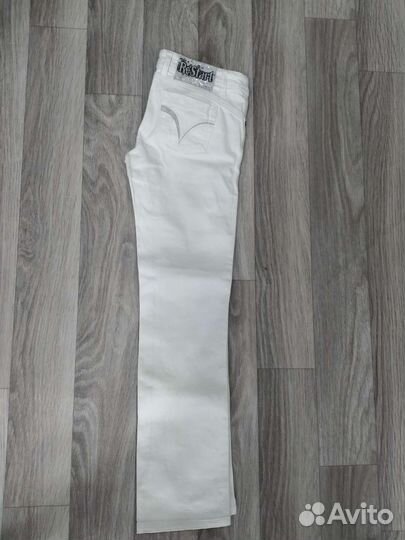 Белые джинсы