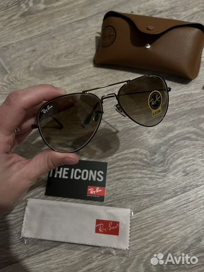 Солнцезащитные очки Ray ban