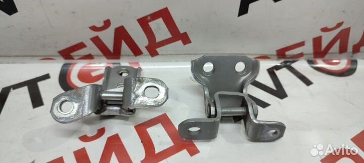 Петля дверная передняя правая Toyota Camry ACV40