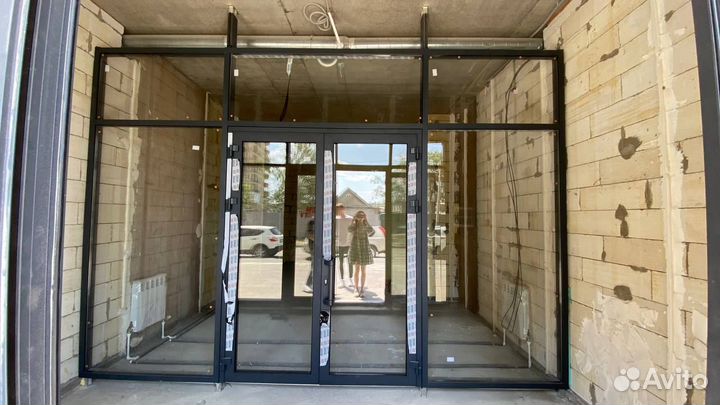 Алюминиевая дверь