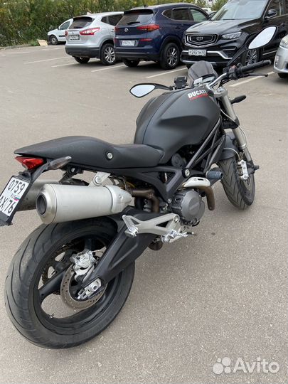Ducati Monster 696