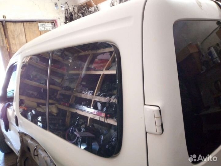 Стекла Пежо Партнёр