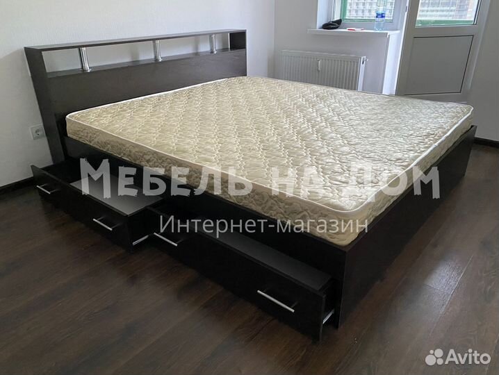 Кровать с матрасом