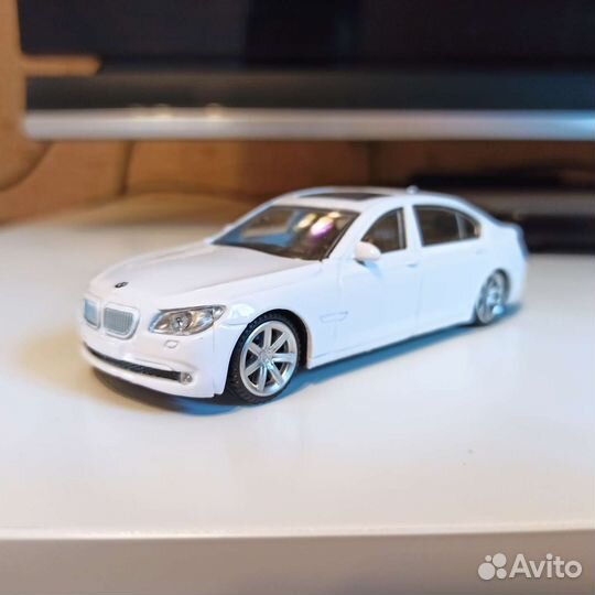 Коллекционные модели Kinsmart, Welly, Rastar