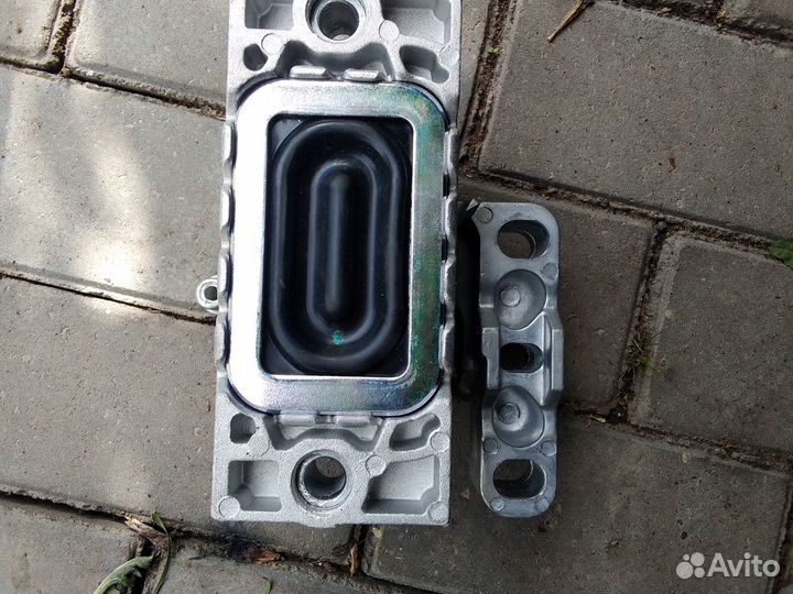 Опора двигателя 1K0199262P