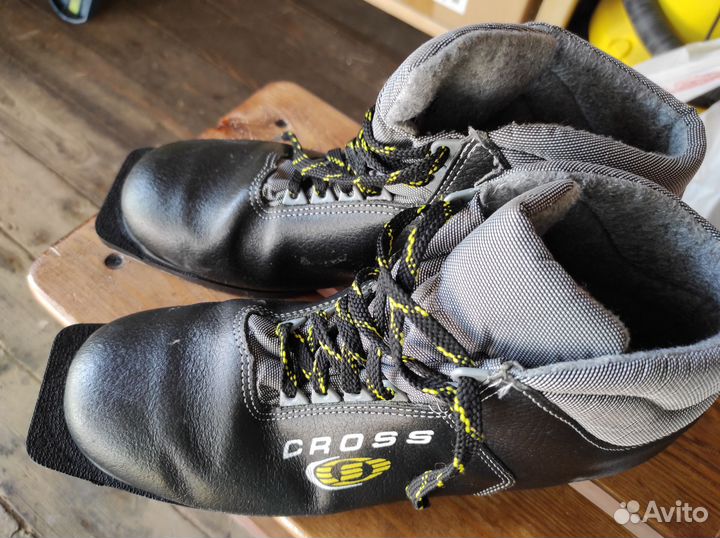 Лыжные ботинки