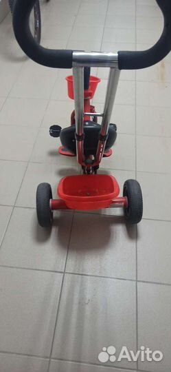 Детский велосипед с ручкой
