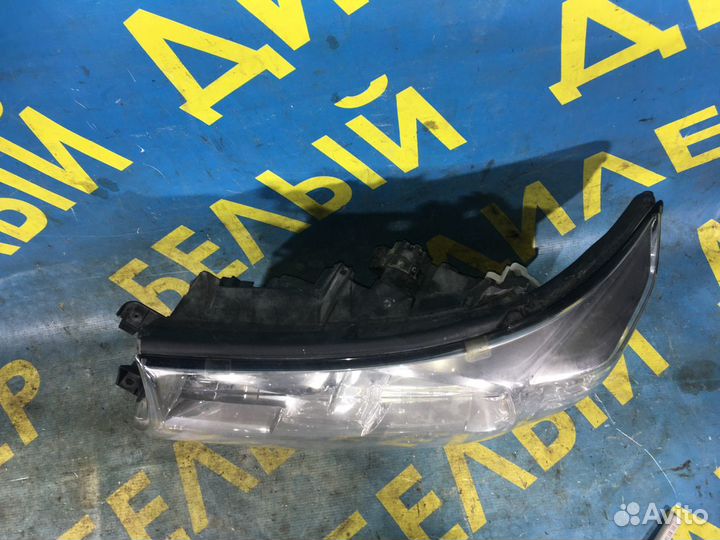 Передняя левая фара Toyota Land Cruiser 200