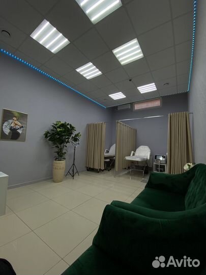 Мастер по наращиванию ресниц