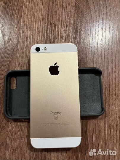 Телефон iPhone SE