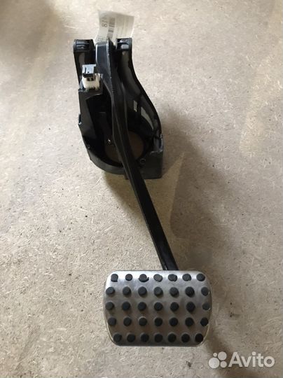 Педаль тормоза Mercedes-Benz w204