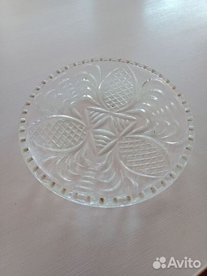 Хрустальные салатники и тарелка