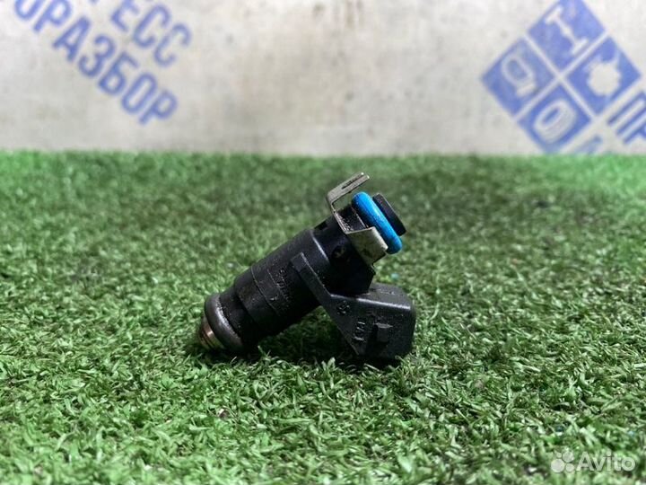 Форсунка топливная Renault Fluence седан 1.6