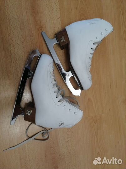 Профессиональные коньки Risport RF 3 Light