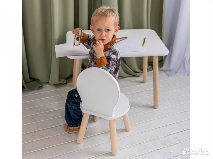 Детский столик и стульчик. Новый
