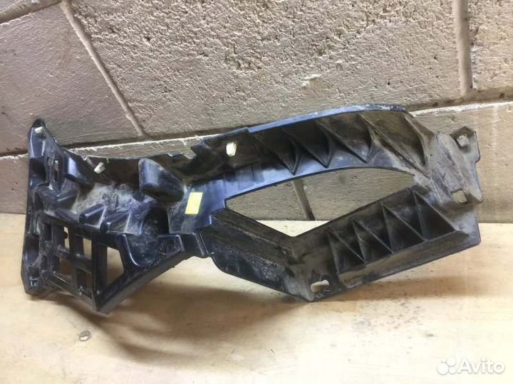 Кронштейн бампера задний правый Porsche Macan