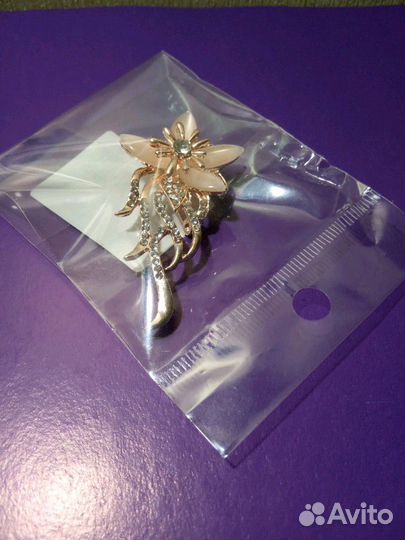 Брошь цветок