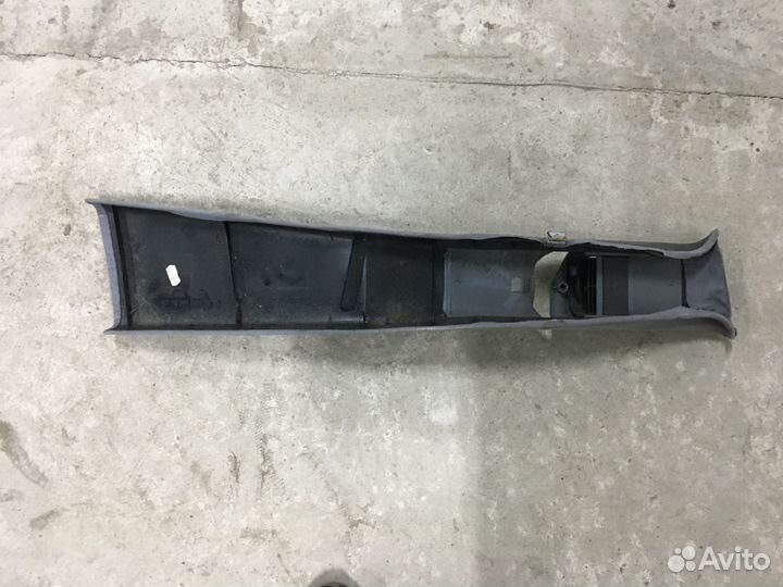 Обшивка левой стойки Mercedes W210 (3907)