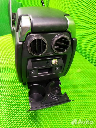 Подлокотник с холодильником в сборе Land Rover