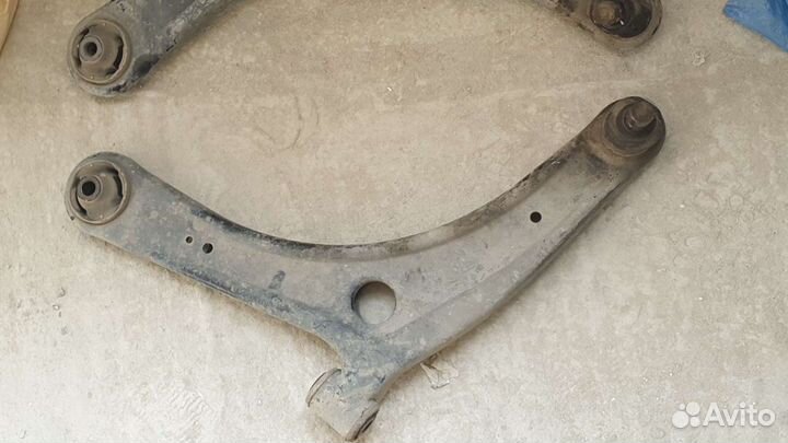 Mitsubishi. Оригинальные б/у 2 рычага