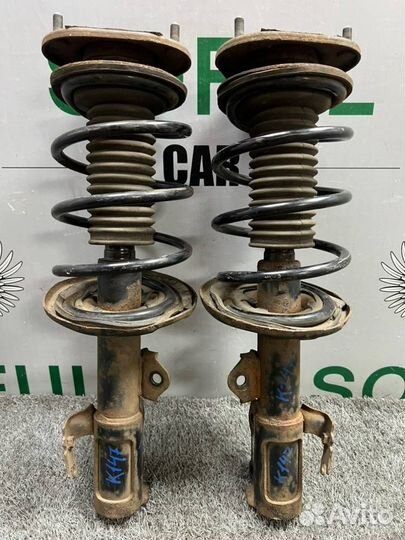 Стойка амортизатора передняя Toyota Auris 2008