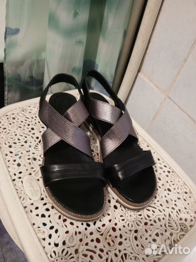 Сандалии женские