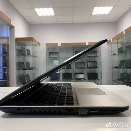 Игровой ноутбук Asus (Core i3-6th/ 8gb ram/ 920M)