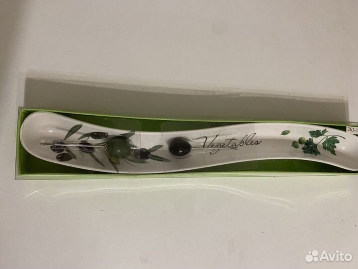 Менажница для подачи оливок