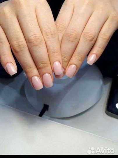 Покрытие ногтей на руках лаком