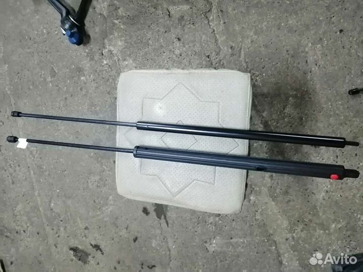 Амортизатор капота с кнопкой Audi 100/A6 C4 Новый